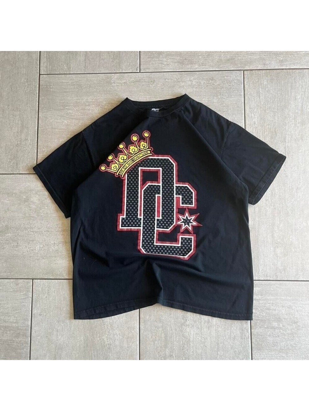 Y2K style dc graphic center logo tee
